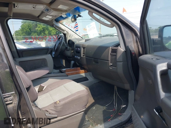 2007 Nissan Titan XE z VIN 1N6AA07A87N209125, wystawiony jako IAAI lot #42370163 z przebiegiem 257 543 mil mil oraz . Historia ofert i sprzedaży dostępna na DreamBid. Obrazek 5.