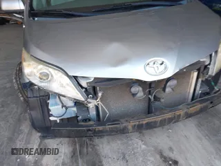 2012 Toyota Sienna LE AAS с VIN 5TDKK3DC4CS226830, выставлен на аукционе IAAI как лот 42550013 с пробегом 211 777 миль миль и . История ставок и продаж доступна на DreamBid. Изображение 6.