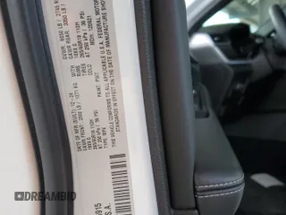 2025 Jeep Grand Cherokee Altitude z VIN 1C4RJHAG2S8656915, wystawiony jako Copart lot #58427515 z przebiegiem 6 656 mil mil oraz Szkoda całkowita • Salvage title. Historia ofert i sprzedaży dostępna na DreamBid. Obrazek 13.