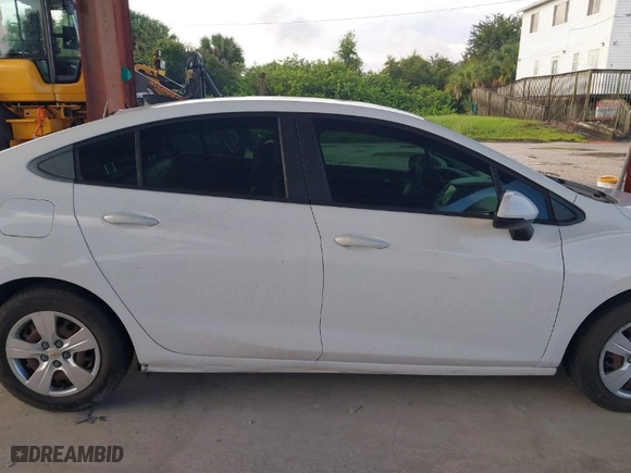 2017 Chevrolet Cruze LS with VIN 1G1BC5SM4H7188997, listed as a IAAI auction lot 40388499 with NaN miles. Bid and sale history available at carsss.com. Image 13.