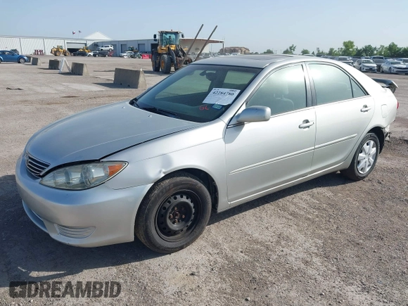 2005 Toyota Camry STD z VIN 4T1BE32K75U996144, wystawiony jako IAAI lot #42284780 z przebiegiem 157 050 mil mil oraz . Historia ofert i sprzedaży dostępna na DreamBid. Obrazek 2.