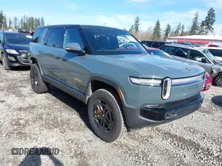 2025 Rivian R1S Premium z VIN 7PDSGCBP8SN059330, wystawiony jako IAAI lot #41698185 z przebiegiem 2334 mil mil oraz . Historia ofert i sprzedaży dostępna na DreamBid. Obrazek 1.