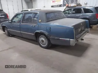 1990 Cadillac DeVille z VIN 1G6CD5331L4293427, wystawiony jako IAAI lot #41764635 z przebiegiem 198 499 mil mil oraz . Historia ofert i sprzedaży dostępna na DreamBid. Obrazek 3.