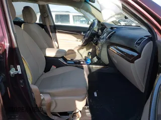 2015 Kia Sorento LX with VIN 5XYKTDA70FG580629, listed as a IAAI auction lot 41623587 with 105,266 mi miles. Bid and sale history available at carsss.com. Image 5.