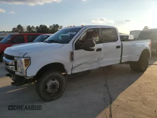 2019 Ford F-350 XL z VIN 1FT8W3DT1KED75263, wystawiony jako Copart lot #82898524 z przebiegiem 131 107 mil mil oraz Szkody całkowita. Historia ofert i sprzedaży dostępna na DreamBid. Obrazek 1.