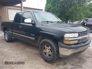 2001 Chevrolet Silverado 1500 LS with VIN 1GCEK19T11E256199, listed as a IAAI auction lot 42088180 with 253,252 mi miles. Bid and sale history available at carsss.com. Image 1.