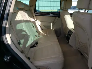 2012 Volkswagen Touareg Lux z VIN WVGEK9BP4CD008562, wystawiony jako Copart lot #47947675 z przebiegiem 136 048 mil mil oraz Szkoda całkowita • Salvage title. Historia ofert i sprzedaży dostępna na DreamBid. Obrazek 11.