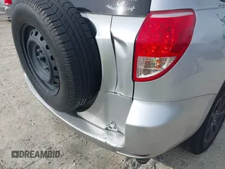2006 Toyota RAV4 with VIN JTMZD33V165028969, listed as a IAAI auction lot 41850621 with 257,739 mi miles. Bid and sale history available at carsss.com. Image 6.