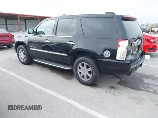 2007 Cadillac Escalade z VIN 1GYFK63837R424460, wystawiony jako IAAI lot #41859862 z przebiegiem 138 690 mil mil oraz . Historia ofert i sprzedaży dostępna na DreamBid. Obrazek 3.