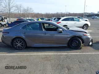 2023 Toyota Camry SE z VIN 4T1G11BK7PU077382, wystawiony jako IAAI lot #41785765 z przebiegiem 34 953 mil mil oraz . Historia ofert i sprzedaży dostępna na DreamBid. Obrazek 13.