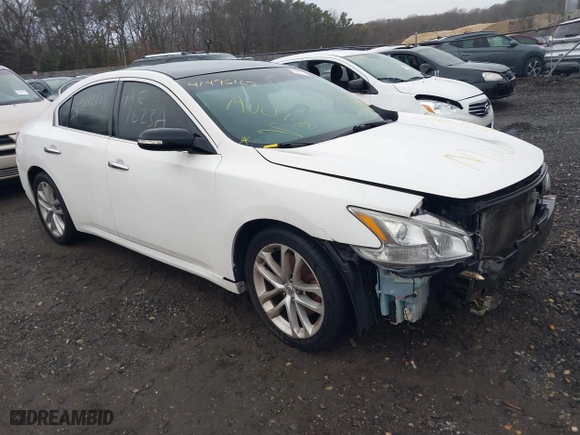 2009 Nissan Maxima 3.5 S with VIN 1N4AA51E79C841260, listed as a IAAI auction lot 41476162 with 999,999 mi miles. Bid and sale history available at carsss.com. Image 1.