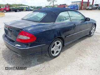 2006 Mercedes-Benz CLK 500 z VIN WDBTK75G26T066514, wystawiony jako IAAI lot #42025408 z przebiegiem 117 449 mil mil oraz . Historia ofert i sprzedaży dostępna na DreamBid. Obrazek 4.
