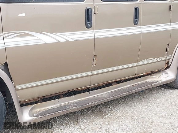 2003 Chevrolet Express Cargo YF7 Upfitter z VIN 1GBFG15T631192686, wystawiony jako IAAI lot #42097135 z przebiegiem 124 227 mil mil oraz . Historia ofert i sprzedaży dostępna na DreamBid. Obrazek 6.