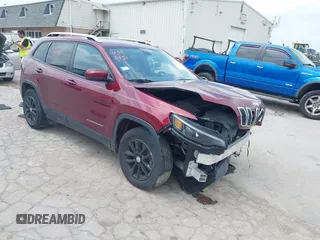 2020 Jeep Cherokee Latitude с VIN 1C4PJMCB1LD605402, выставлен на аукционе IAAI как лот 42392451 с пробегом 68 716 миль миль и . История ставок и продаж доступна на DreamBid. Изображение 1.