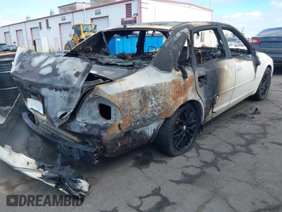 2000 Toyota Avalon XL z VIN 4T1BF28B1YU010240, wystawiony jako IAAI lot #40956040 z przebiegiem Nie podano mil oraz . Historia ofert i sprzedaży dostępna na DreamBid. Obrazek 4.