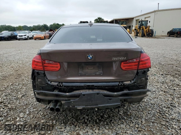 2013 BMW 3 Series 328i z VIN WBA3A5C56DF350294, wystawiony jako Copart lot #62420505 z przebiegiem 184 532 mil mil oraz Czysty tytuł • Clean title. Historia ofert i sprzedaży dostępna na DreamBid. Obrazek 6.