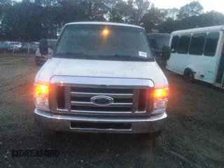 2013 Ford Econoline Cargo Commercial z VIN 1FTSS3EL1DDB17608, wystawiony jako IAAI lot #38123043 z przebiegiem Nie podano mil oraz . Historia ofert i sprzedaży dostępna na DreamBid. Obrazek 6.