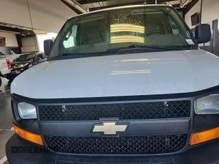 2017 Chevrolet Express Cargo z VIN 1GCWGAFF4H1300511, wystawiony jako IAAI lot #42802223 z przebiegiem 132 303 mil mil oraz . Historia ofert i sprzedaży dostępna na DreamBid. Obrazek 19.