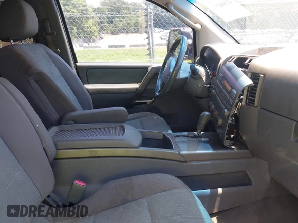 2006 Nissan Titan SE z VIN 1N6BA06B76N526911, wystawiony jako IAAI lot #42568371 z przebiegiem 215 140 mil mil oraz . Historia ofert i sprzedaży dostępna na DreamBid. Obrazek 5.