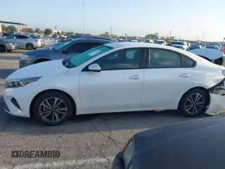 2023 Kia Forte LXS z VIN 3KPF24AD6PE539124, wystawiony jako IAAI lot #41946697 z przebiegiem 57 512 mil mil oraz . Historia ofert i sprzedaży dostępna na DreamBid. Obrazek 15.