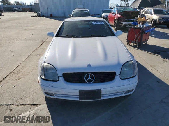 1998 Mercedes-Benz SLK 230/320 z VIN WDBKK47FXWF075880, wystawiony jako Copart lot #42187985 z przebiegiem 118 456 mil mil oraz Czysty tytuł • Clean title. Historia ofert i sprzedaży dostępna na DreamBid. Obrazek 5.
