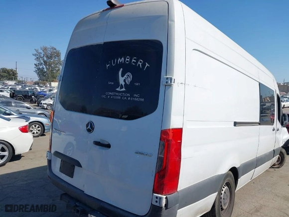 2019 Mercedes-Benz Sprinter Cargo Van with VIN WD4PF1CD1KP074822, listed as a IAAI auction lot 40303744 with 1 mi miles. Bid and sale history available at carsss.com. Image 4.