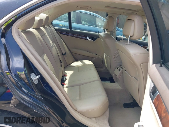 2012 Mercedes-Benz C 300 Sport с VIN WDDGF8BB9CA642697, выставлен на аукционе IAAI как лот 42479043 с пробегом 93 021 миль миль и . История ставок и продаж доступна на DreamBid. Изображение 8.