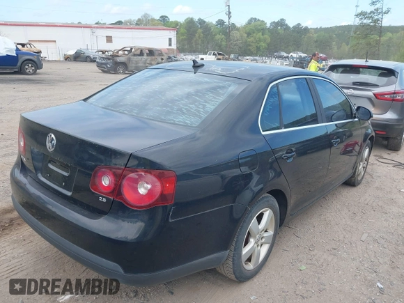 2008 Volkswagen Jetta Sedan SE with VIN 3VWRM71K18M052182, listed as a IAAI auction lot 41964674 with 218,202 mi miles. Bid and sale history available at carsss.com. Image 4.