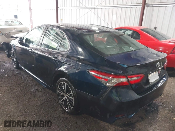 2018 Toyota Camry LE z VIN 4T1B11HK8JU517019, wystawiony jako IAAI lot #42220646 z przebiegiem 98 924 mil mil oraz . Historia ofert i sprzedaży dostępna na DreamBid. Obrazek 3.