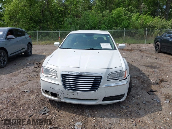 2014 Chrysler 300 z VIN 2C3CCAAG0EH157055, wystawiony jako IAAI lot #42039052 z przebiegiem 197 788 mil mil oraz . Historia ofert i sprzedaży dostępna na DreamBid. Obrazek 13.