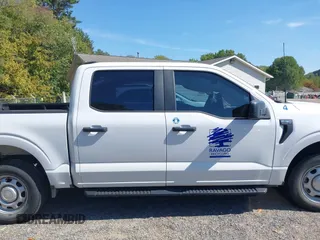 2021 Ford F-150 XL z VIN 1FTEW1C5XMKE11370, wystawiony jako IAAI lot #40300673 z przebiegiem 37 300 mil mil oraz . Historia ofert i sprzedaży dostępna na DreamBid. Obrazek 14.