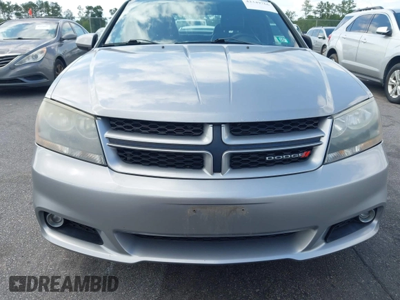 2013 Dodge Avenger SXT z VIN 1C3CDZCG7DN742374, wystawiony jako IAAI lot #42349766 z przebiegiem 110 867 mil mil oraz . Historia ofert i sprzedaży dostępna na DreamBid. Obrazek 6.