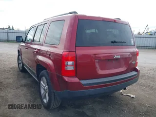 2016 Jeep Patriot Latitude with VIN 1C4NJPFB0GD582527, listed as a IAAI auction lot 41494076 with 166,263 mi miles and . Bid and sale history available at DreamBid. Image 3.