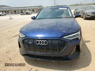 2022 Audi e-tron Sportback S line Premium z VIN WA11AAGE6NB023281, wystawiony jako Copart lot #51714255 z przebiegiem 44 719 mil mil oraz Czysty tytuł • Clean title. Historia ofert i sprzedaży dostępna na DreamBid. Obrazek 5.