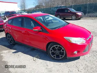 2013 Ford Focus SE with VIN 1FADP3K28DL180271, listed as a IAAI auction lot 41709369 with 121,823 mi miles. Bid and sale history available at carsss.com. Image 1.