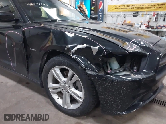 2011 Dodge Charger RT Plus with VIN 2B3CM5CT2BH521841, listed as a IAAI auction lot 41571696 with 186,120 mi miles. Bid and sale history available at carsss.com. Image 6.