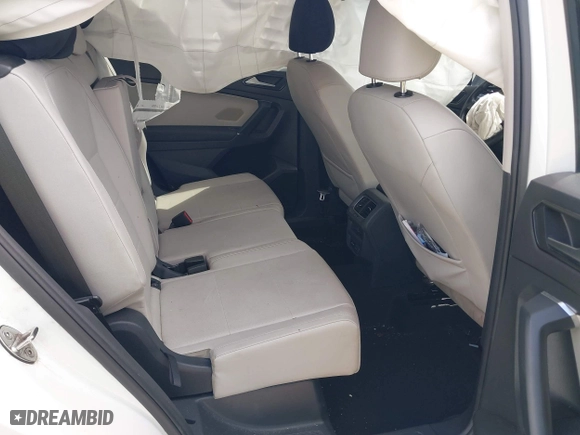 2018 Volkswagen Tiguan SEL with VIN 3VV3B7AX7JM219565, listed as a IAAI auction lot 41906582 with 92,391 mi miles. Bid and sale history available at carsss.com. Image 8.