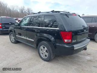 2007 Jeep Grand Cherokee Limited with VIN 1J8HR58277C634743, listed as a IAAI auction lot 41886012 with 197,209 mi miles. Bid and sale history available at carsss.com. Image 3.