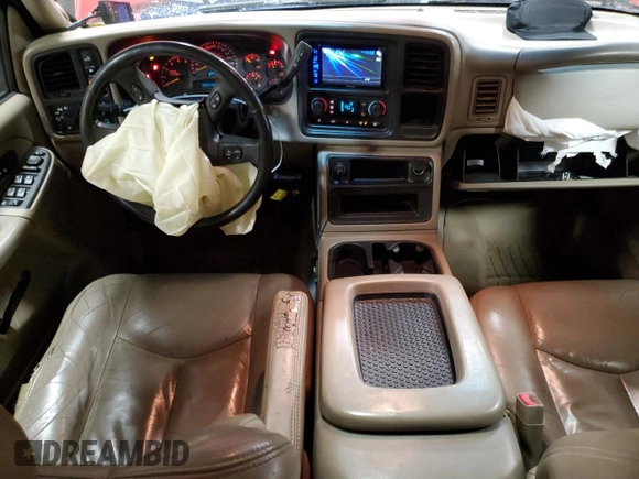 2005 GMC Sierra 2500HD SLT z VIN 1GTHK23245F877195, wystawiony jako Copart lot #41645515 z przebiegiem 175 432 mil mil oraz Czysty tytuł • Clean title. Historia ofert i sprzedaży dostępna na DreamBid. Obrazek 8.