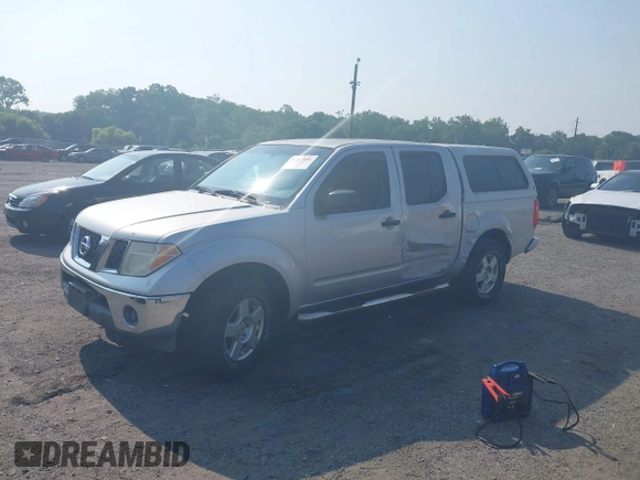 2008 Nissan Frontier SE z VIN 1N6AD07U38C435118, wystawiony jako IAAI lot #42472598 z przebiegiem 158 538 mil mil oraz . Historia ofert i sprzedaży dostępna na DreamBid. Obrazek 2.