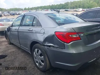 2014 Chrysler 200 LX z VIN 1C3CCBAB6EN211217, wystawiony jako IAAI lot #42169450 z przebiegiem 97 948 mil mil oraz . Historia ofert i sprzedaży dostępna na DreamBid. Obrazek 13.