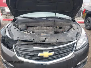 2015 Chevrolet Traverse LS z VIN 1GNKRFKDXFJ107942, wystawiony jako IAAI lot #42111246 z przebiegiem 128 036 mil mil oraz . Historia ofert i sprzedaży dostępna na DreamBid. Obrazek 10.