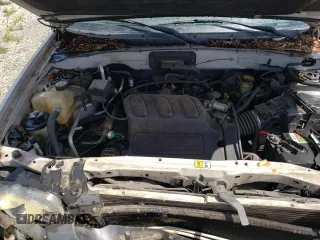 2004 Ford Escape XLT with VIN 1FMYU03184KA61209, listed as a Copart auction lot 70272044 with 120,400 mi miles and Salvage Title. Bid and sale history available at carsss.com. Image 11.
