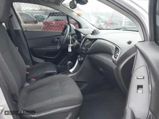 2019 Chevrolet Trax LS with VIN 3GNCJKSBXKL295142, listed as a IAAI auction lot 41900098 with 95,121 mi miles. Bid and sale history available at carsss.com. Image 5.