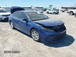 2025 Toyota Camry LE z VIN 4T1DAACK9SU022796, wystawiony jako IAAI lot #41841450 z przebiegiem 4 686 mil mil oraz . Historia ofert i sprzedaży dostępna na DreamBid. Obrazek 1.