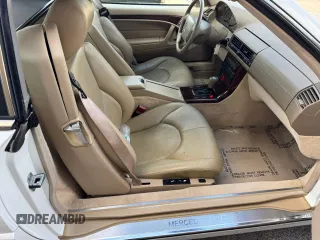 1998 Mercedes-Benz SL 500 z VIN WDBFA67F7WF158652, wystawiony jako Copart lot #65480405 z przebiegiem 91 401 mil mil oraz Czysty tytuł • Clean title. Historia ofert i sprzedaży dostępna na DreamBid. Obrazek 6.