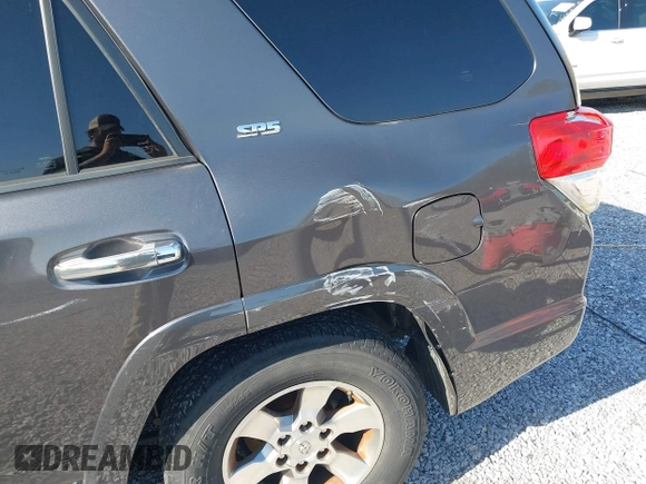2013 Toyota 4Runner SR5 z VIN JTEZU5JR8D5053197, wystawiony jako IAAI lot #41973107 z przebiegiem 217 750 mil mil oraz . Historia ofert i sprzedaży dostępna na DreamBid. Obrazek 17.