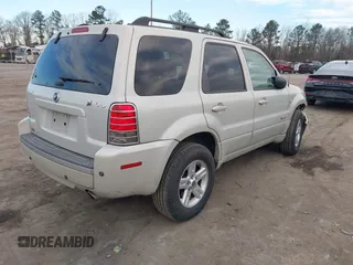 2007 Mercury Mariner with VIN 4M2CU39H97KJ18357, listed as a IAAI auction lot 41378708 with 118,381 mi miles. Bid and sale history available at carsss.com. Image 4.