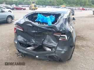 2021 Tesla Model Y Long Range z VIN 5YJYGDEE6MF070068, wystawiony jako IAAI lot #42224634 z przebiegiem 33 850 mil mil oraz . Historia ofert i sprzedaży dostępna na DreamBid. Obrazek 6.