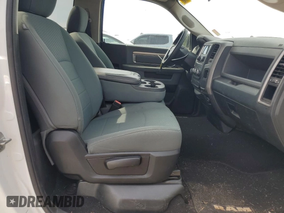2015 Ram 1500 Express z VIN 3C6JR6AG7FG569786, wystawiony jako Copart lot #56366865 z przebiegiem Nie podano mil oraz Czysty tytuł • Clean title. Historia ofert i sprzedaży dostępna na DreamBid. Obrazek 10.